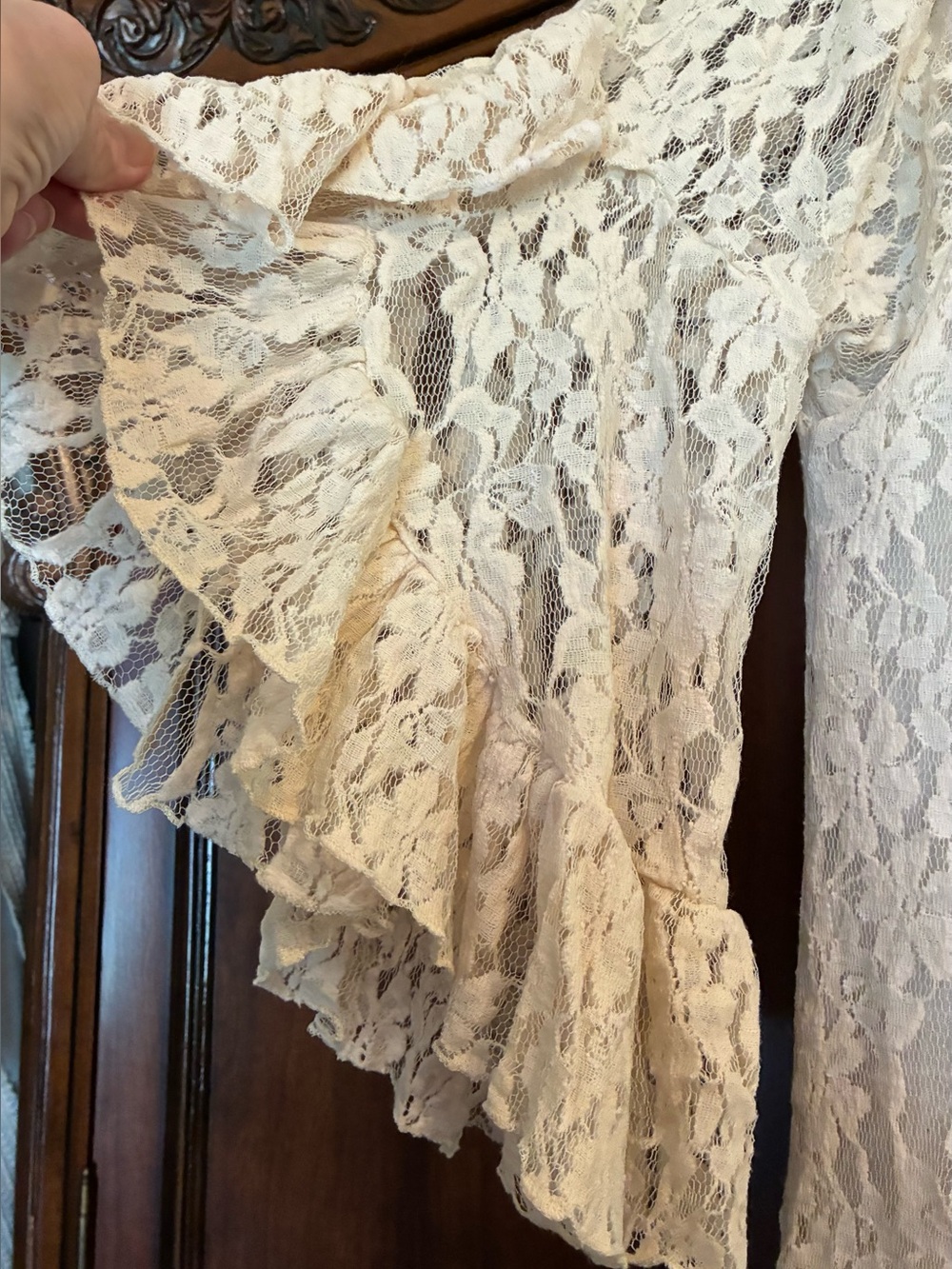 Vintage Elan Cream Lace Ruffle Sleeve Top